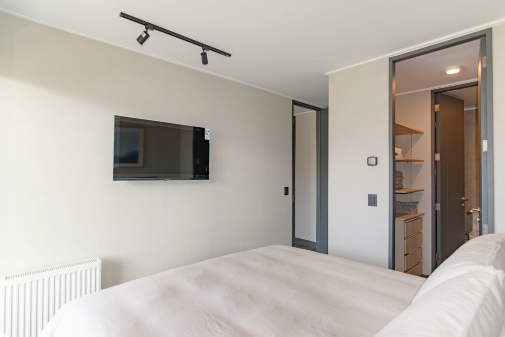 Element 24-inch 720p HD Xumo Smart TV – Voice Remote, 120Hz Effective Refresh Rate, Dolby Audio, Bluetooth Headphone Capable, Apple Home AirPlay, Flat Screen LED Television.